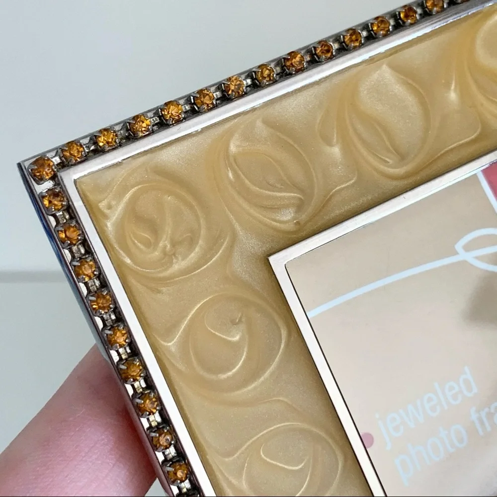 Hold NWOT Crystal enamel frame